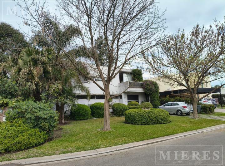 Casa · 181m² · 6 Ambientes