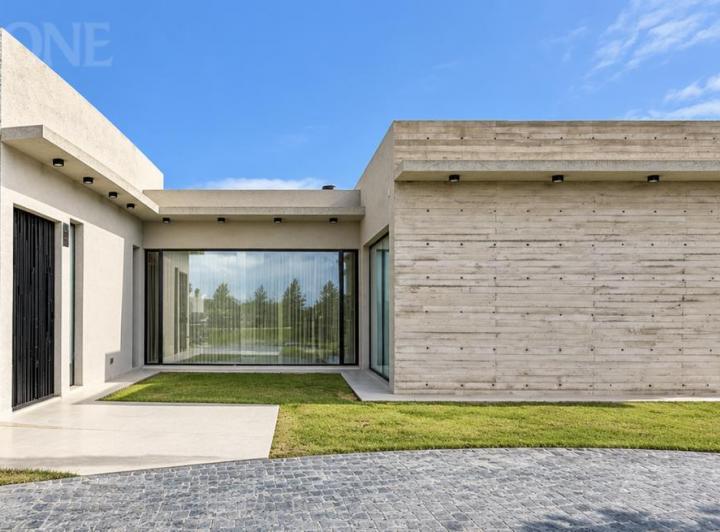 Casa · 600m² · 4 Ambientes · 1 Cochera