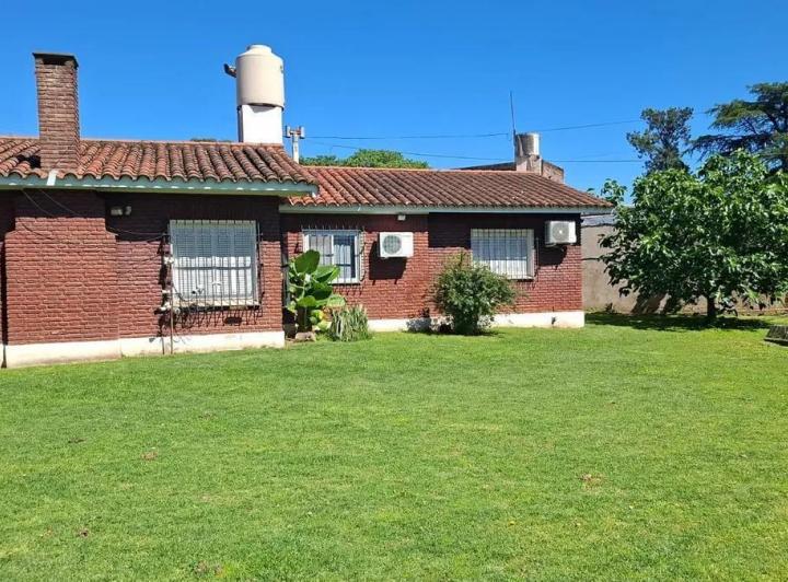 Casa · 698m² · 6 Ambientes · 4 Cocheras
