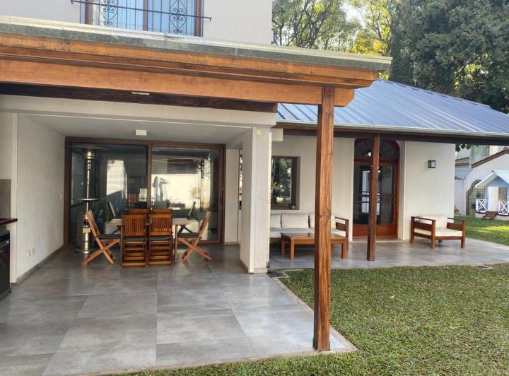 Casa · 419m² · 5 Ambientes · 2 Cocheras