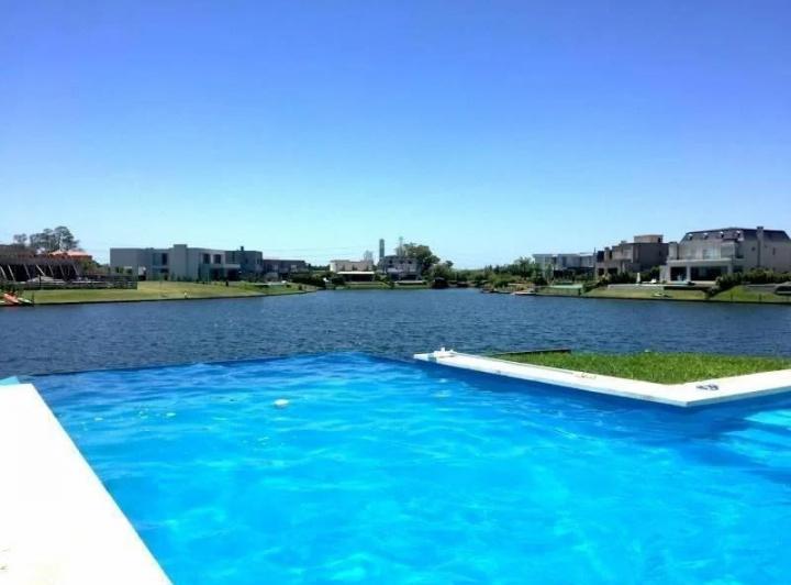 Casa · 280m² · 5 Ambientes · 1 Cochera