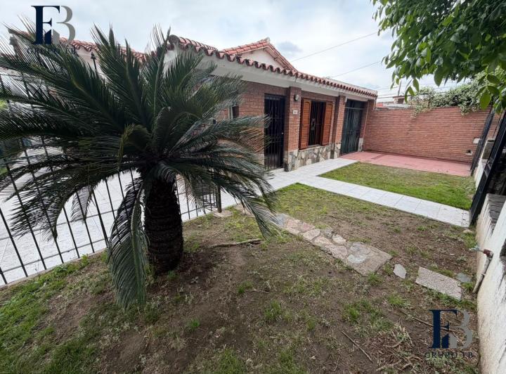 Casa · 241m² · 5 Ambientes · 2 Cocheras