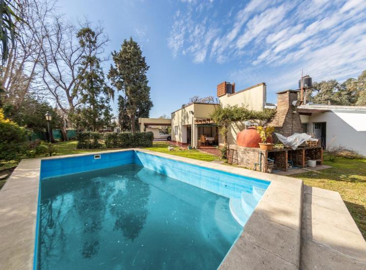 Casa · 176m² · 5 Ambientes · 2 Cocheras