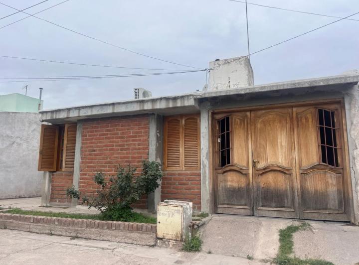 Casa · 200m² · 6 Ambientes · 2 Cocheras