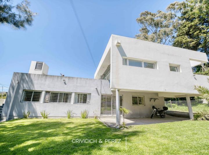 Casa · 180m² · 5 Ambientes · 2 Cocheras