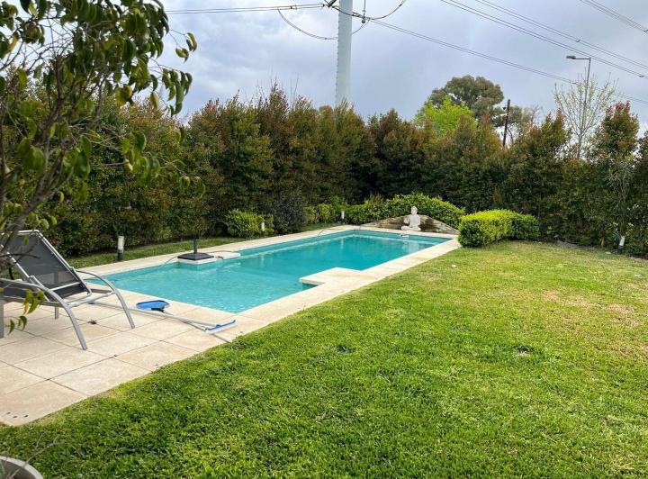 Casa · 360m² · 6 Ambientes · 3 Cocheras