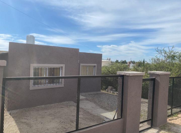 Casa · 75m² · 4 Ambientes · 1 Cochera