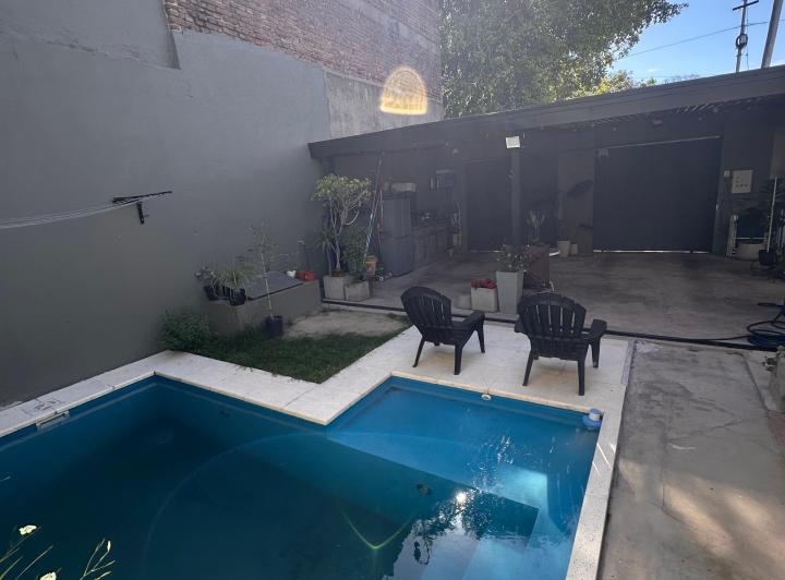 Casa · 216m² · 6 Ambientes · 2 Cocheras