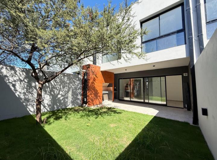 Casa · 127m² · 5 Ambientes · 1 Cochera