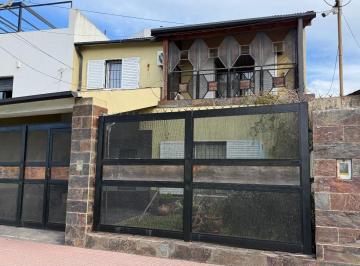 Casa · 250m² · 6 Ambientes · 1 Cochera · Venta / Permuta Casa de 4 Dorm. Cochera en La Florida