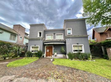 Casa · 220m² · 5 Ambientes · 2 Cocheras · Casa en Venta 5 Ambientes El Casco de Moreno