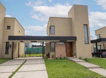 Casa · 3 Dormitorios · 2 Cocheras · Casa - Yerba Buena