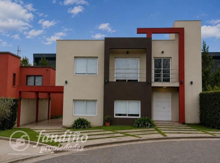 Casa · 150m² · 5 Ambientes · 2 Cocheras
