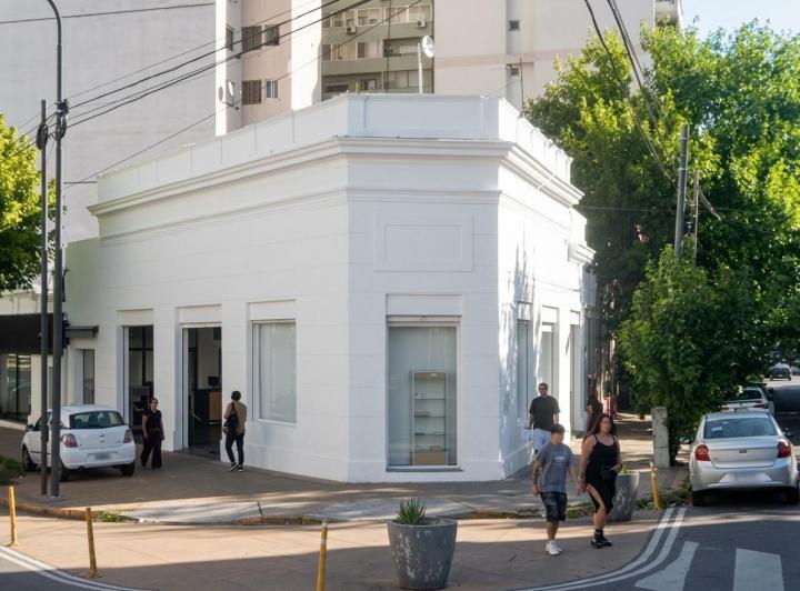 Local comercial · 235m²