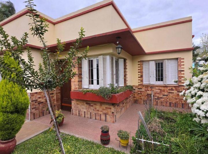 Casa · 106m² · 4 Ambientes · 2 Cocheras