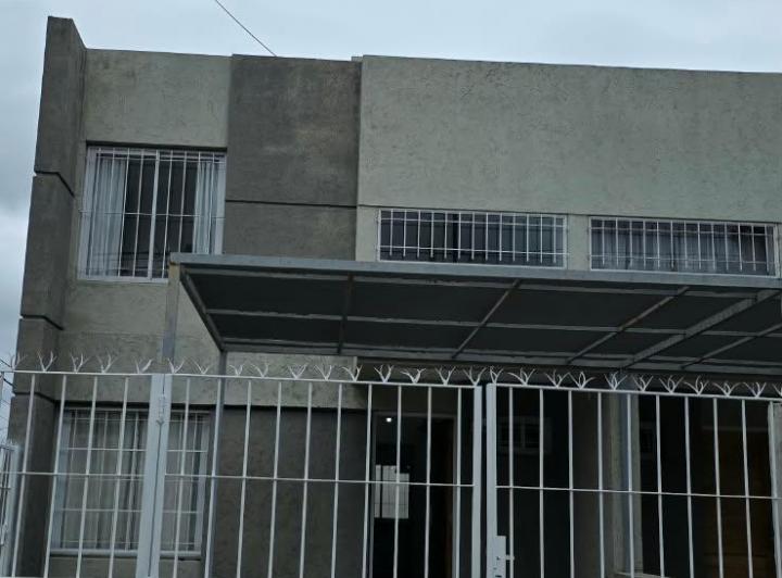 Casa · 102m² · 2 Dormitorios · 1 Cochera