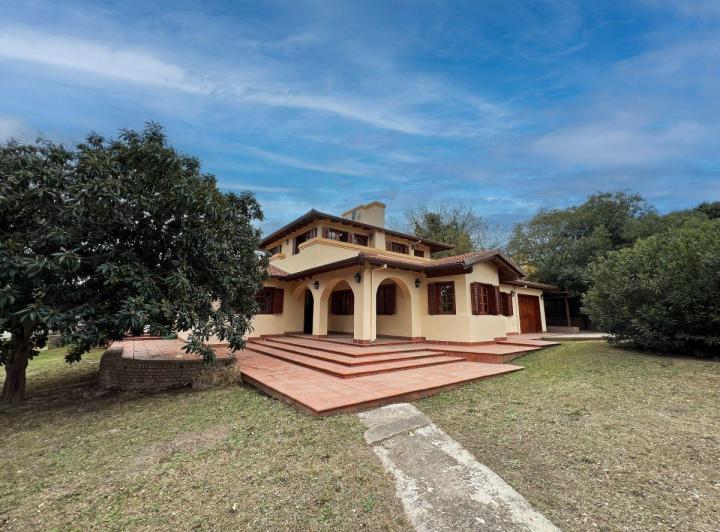 Casa · 366m² · 6 Ambientes · 1 Cochera