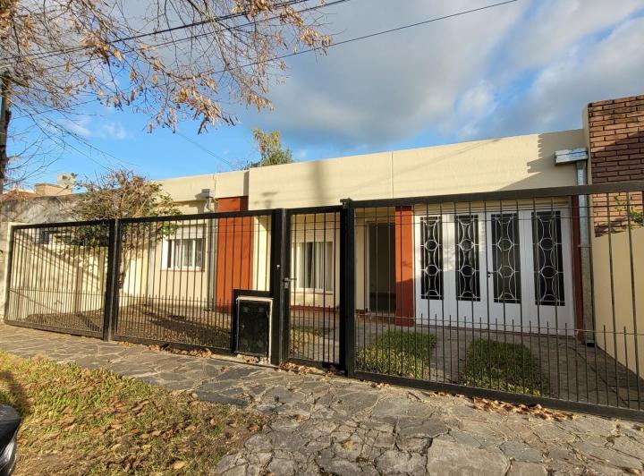 Casa · 255m² · 4 Ambientes · 1 Cochera