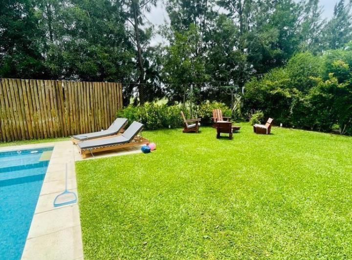Casa · 222m² · 6 Ambientes · 2 Cocheras