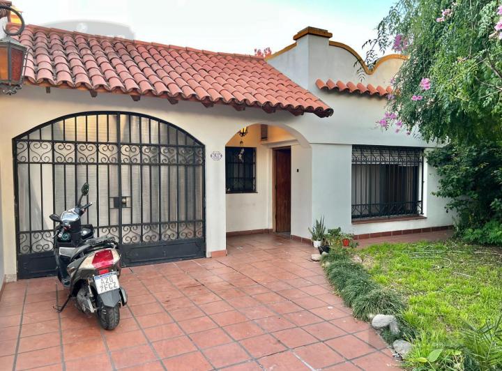 Casa · 374m² · 3 Dormitorios