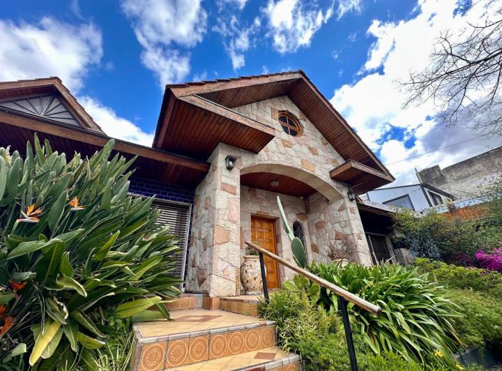 Casa · 513m² · 5 Ambientes · 1 Cochera