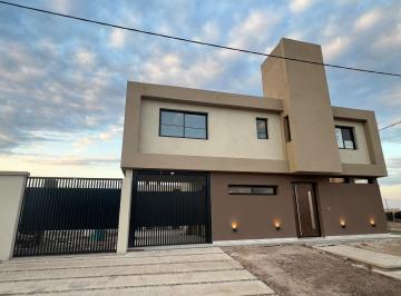 Casa · 160m² · 7 Ambientes · 1 Cochera · Venta Casa Tres Dorm. Docta Central