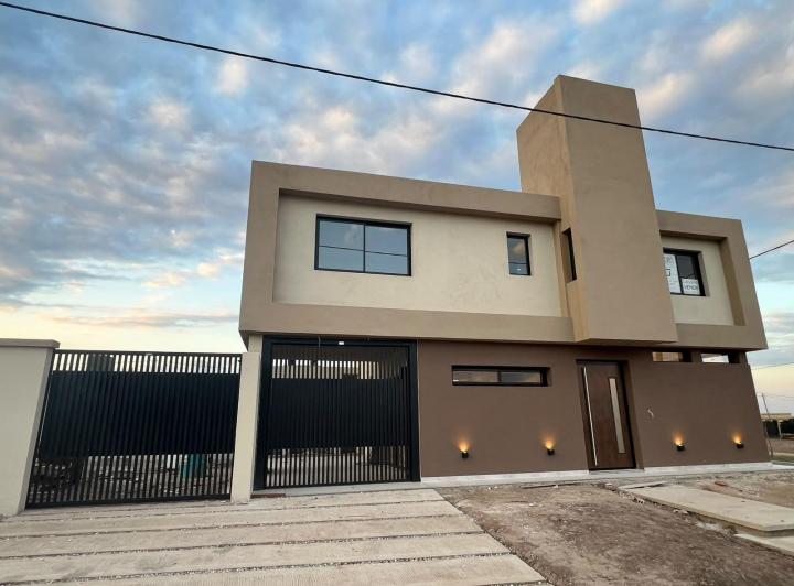 Casa · 160m² · 7 Ambientes · 1 Cochera