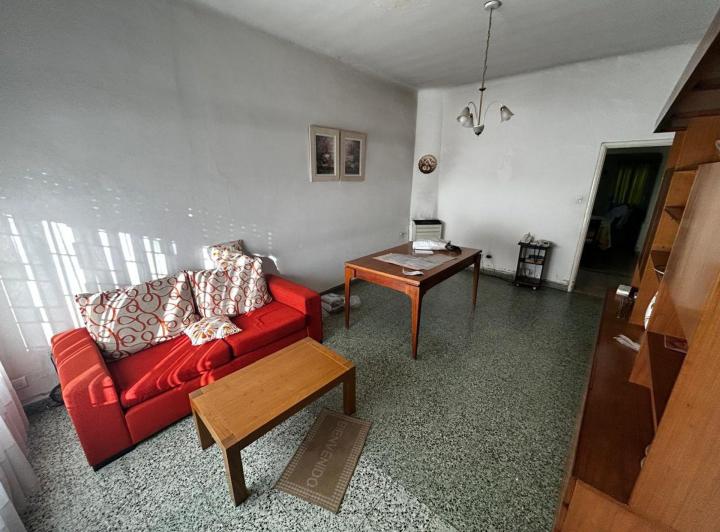 Casa · 93m² · 5 Ambientes · 2 Cocheras