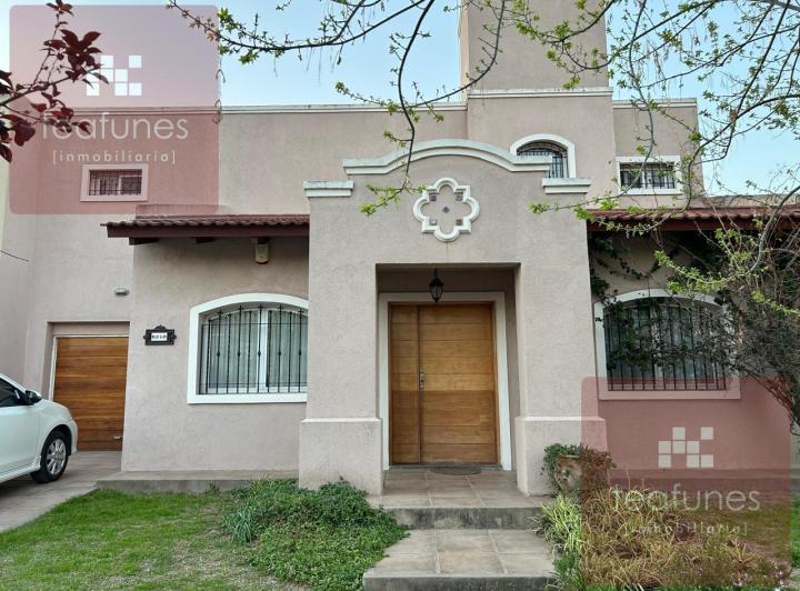 Casa · 220m² · 5 Ambientes · 2 Cocheras