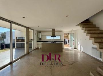Casa · 170m² · 4 Ambientes · 2 Cocheras · Casa en La Carolina Village