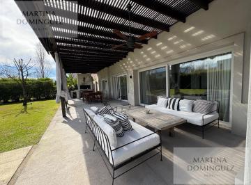 Casa · 306m² · 7 Ambientes · 3 Cocheras · Casa en Venta - 7 Ambientes - Jardin - Pileta - Laguna del Sol