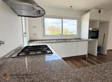 Casa · 250m² · 5 Ambientes · 2 Cocheras · Valle Escondido Casa en Alquiler Una Planta Tres Dorm. con Pileta Cochera Doble