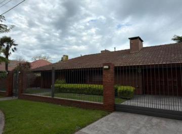 Casa de 5 ambientes, Mar del Plata · Chalet en Caisamar de Tres Dorm. y Escritorio, Gran Parque. Garage Doble a La Par.