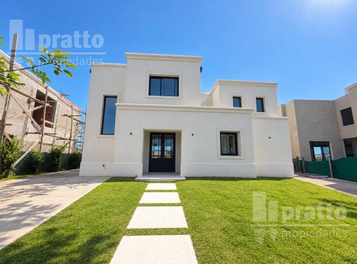 Casa · 230m² · 5 Ambientes · 2 Cocheras