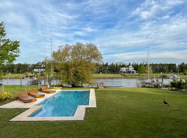Casa · 400m² · 5 Ambientes · 1 Cochera
