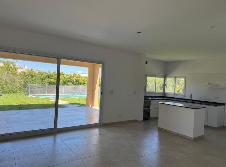 Casa · 158m² · 4 Ambientes · 2 Cocheras
