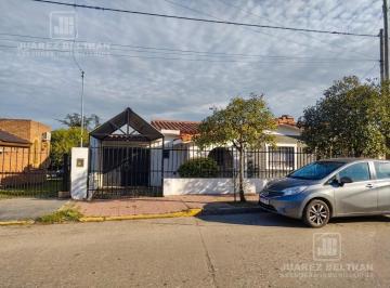 Casa · 156m² · 4 Ambientes · 2 Cocheras · Casa en Villa Cabrera