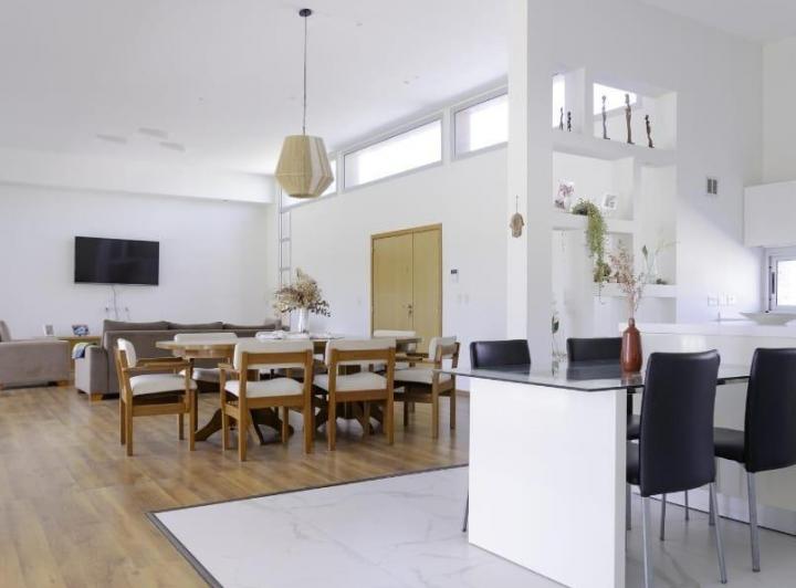 Casa · 290m² · 4 Ambientes · 2 Cocheras