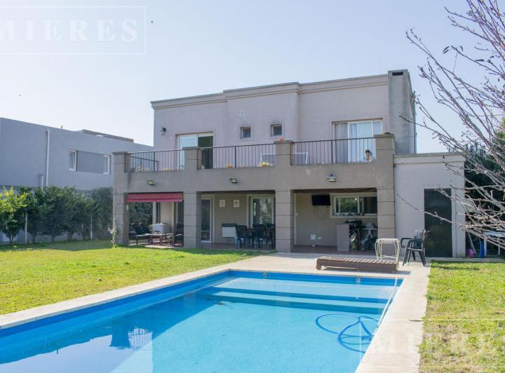 Casa · 176m² · 6 Ambientes · 2 Cocheras