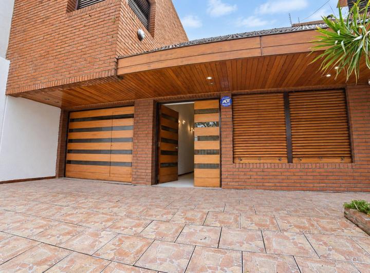 Casa · 307m² · 5 Ambientes · 1 Cochera