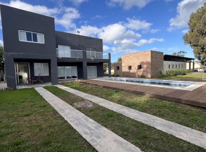 Casa · 245m² · 5 Ambientes