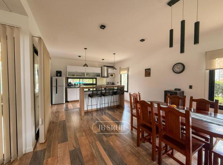 Casa · 159m² · 6 Ambientes · 2 Cocheras