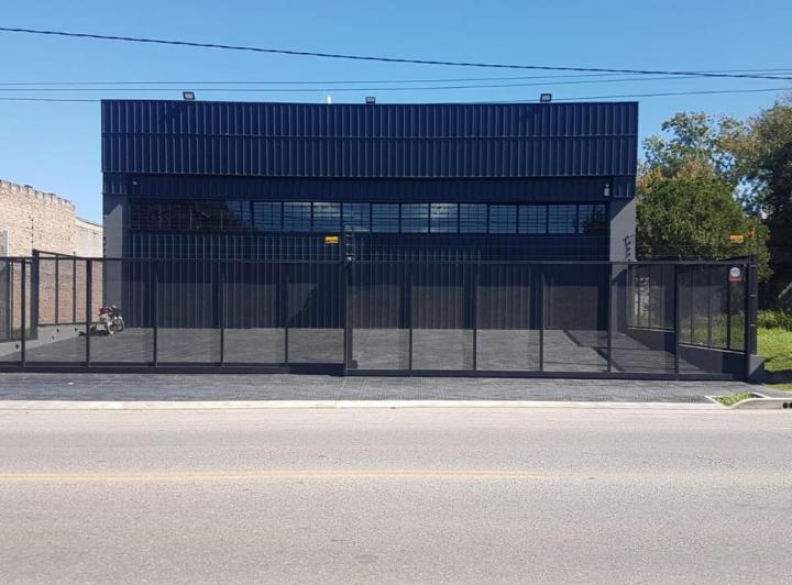 Local comercial · 704m² · 3 Ambientes · 5 Cocheras