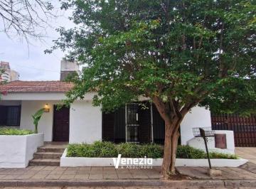 Casa de 6 ambientes, Córdoba · Casa en Alquiler de 4 Dorm. con Patio - Residencial del Chateau