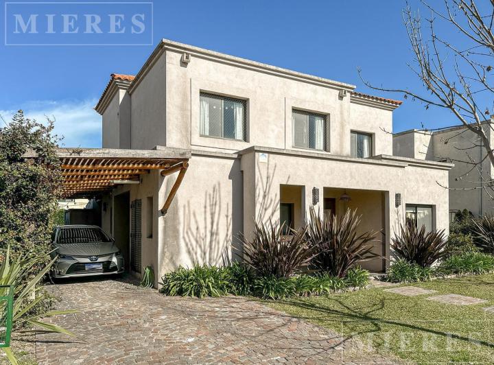 Casa · 190m² · 5 Ambientes · 2 Cocheras