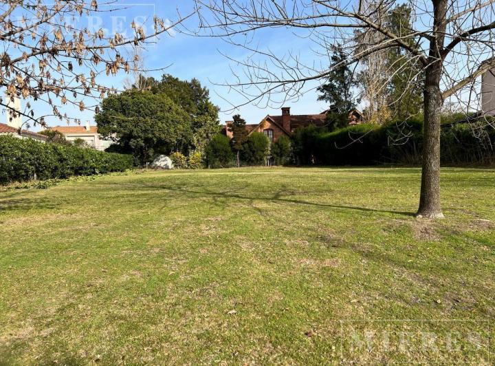 Terreno · 951m²