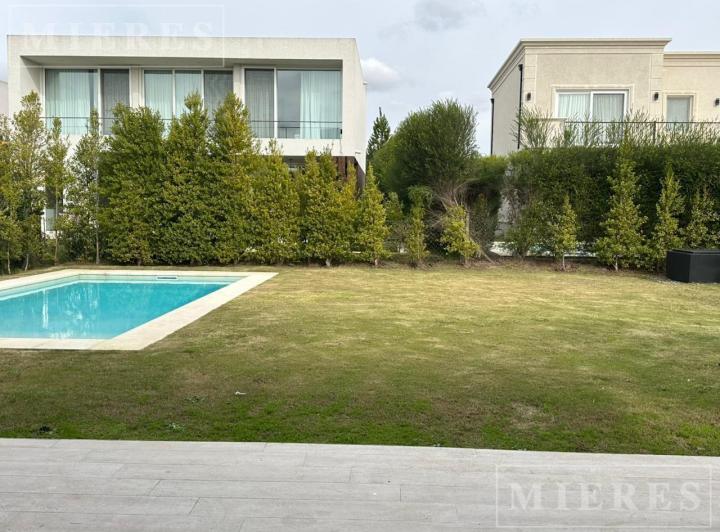 Casa · 192m² · 6 Ambientes · 1 Cochera