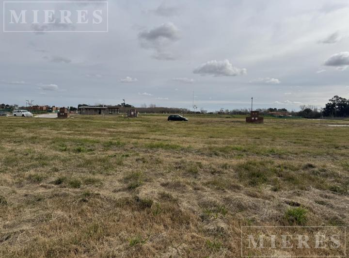 Terreno · 734m²