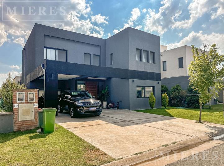 Casa · 200m² · 5 Ambientes