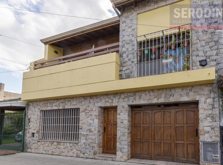 Casa · 274m² · 5 Ambientes · 1 Cochera